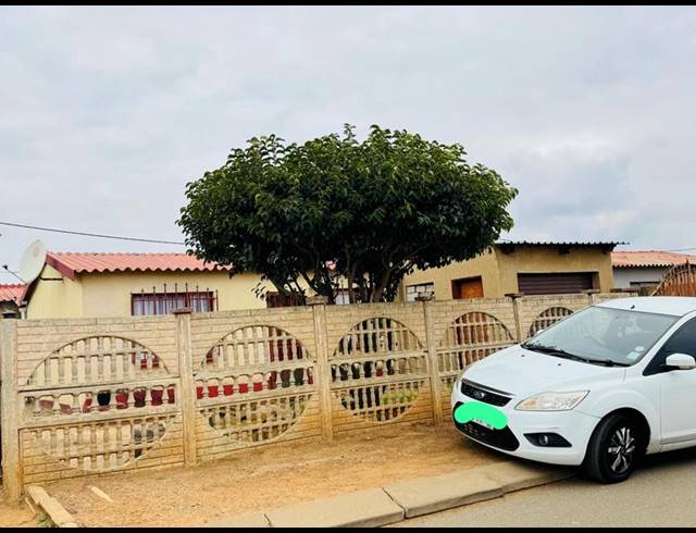 4 BEDROOM HOUSE FOR SALE IN TSAKANE EXT 11
